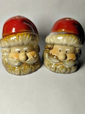 Santa Claus Figurine Salt And Pepper shakers